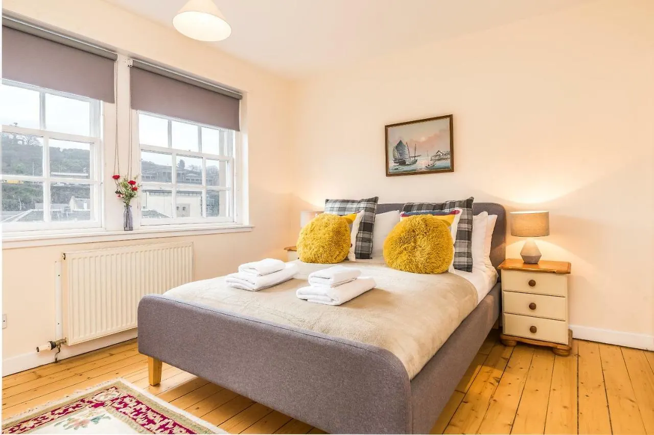 Sunny & Spacious Royal Mile Apt Dating From 1677 إدنبرة