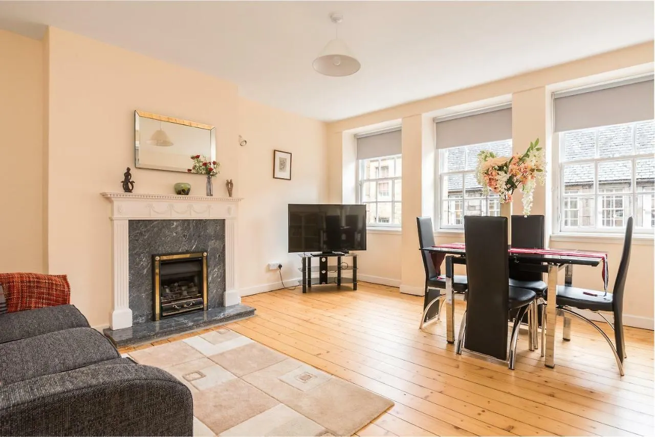 شقة Sunny & Spacious Royal Mile Apt Dating From 1677 إدنبرة