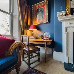 https://montpellier-house-cheltenham.cardiffhotelswales.com