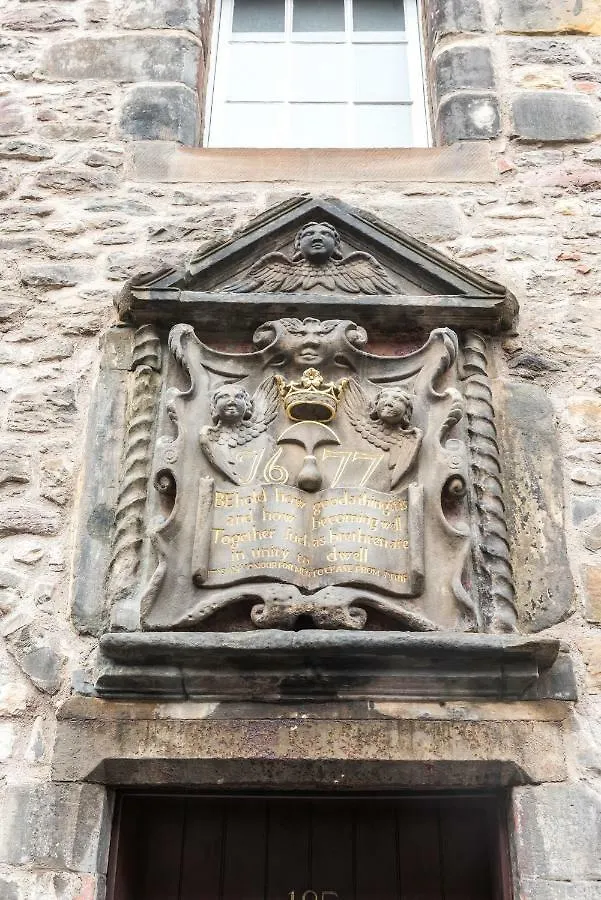 Sunny & Spacious Royal Mile Apt Dating From 1677 Edinburgh 0*,