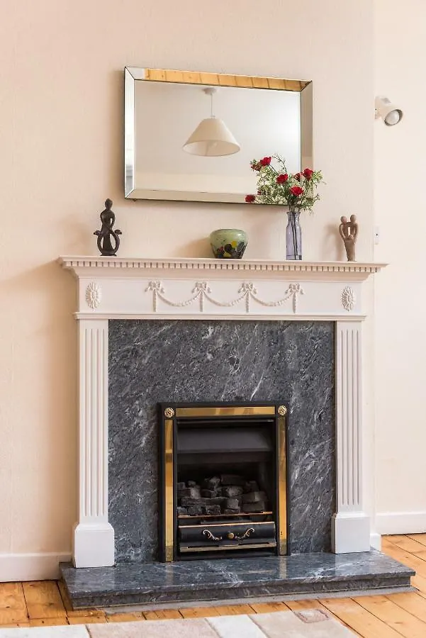 Apartment Sunny & Spacious Royal Mile Apt Dating From 1677 Edinburgh United Kingdom